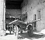 Grande barchessa e grandi carri nella campagna di Montegrotto. Aprile 1956 (Oscar Mario Zatta) 1